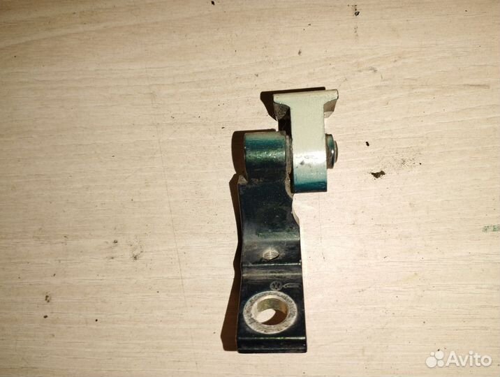 Петля двери VW Passat B5 AEB