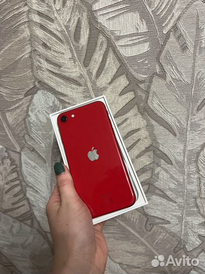 Телефон iPhone se 2020