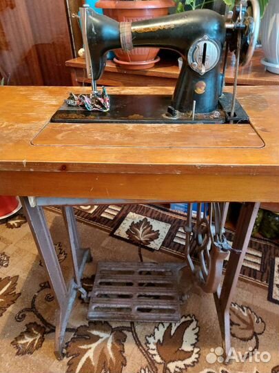 Швейная машина ножная,старинная