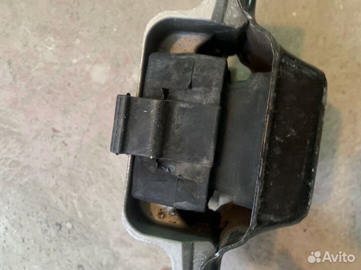 Подушка двигателя VW Ggolf6