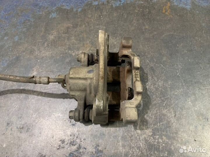 Суппорт задний левый Infiniti G V36