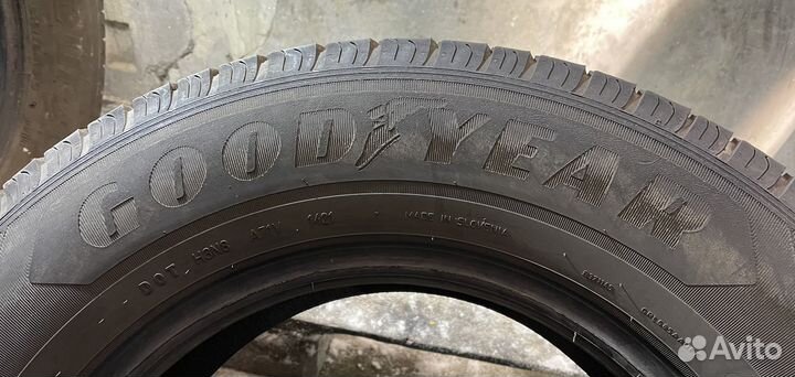 Goodyear EfficientGrip Cargo 215/75 R16C