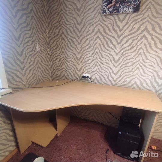 Компьютерный стол