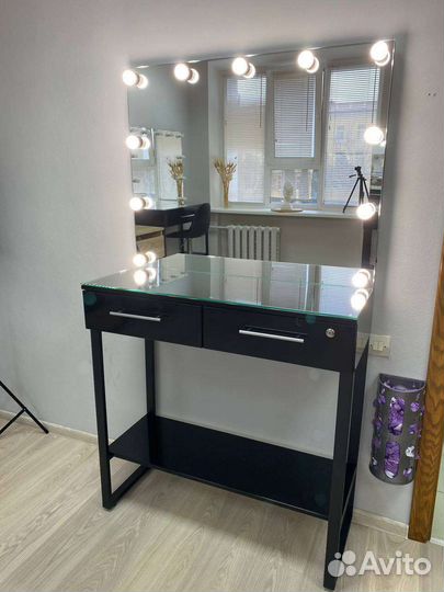 Туалетный стол с подсветкой