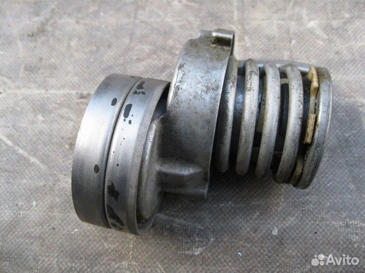 Фольксваген Гольф 6 Натяжитель приводного ремня