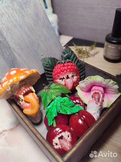 Зубастые украшения