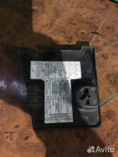 Крышка блока предохранителей Honda Accord 5