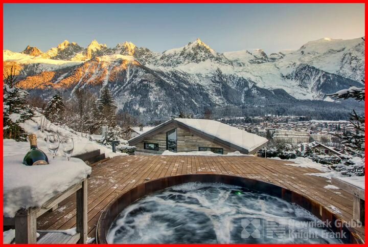 Дом 690 м² на участке 15 сот.