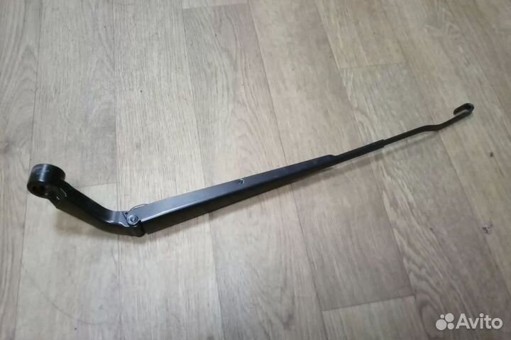Рычаг правого очистителя ветрового стекла Lexus LX