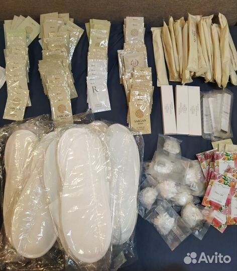 Зубные наборы, шампуни, гели, тапочки одноразовые