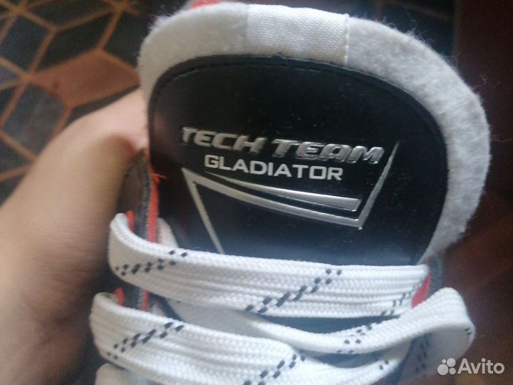 Коньки хоккейные