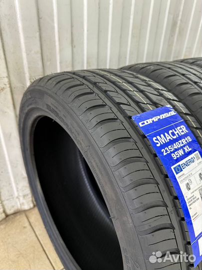 Compasal Smacher 215/55 R17