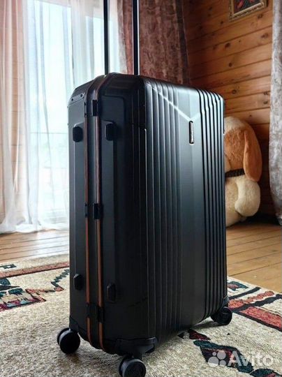 Чемодан Hartmann 4-колесный