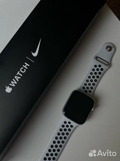 Apple watch se 44mm nike