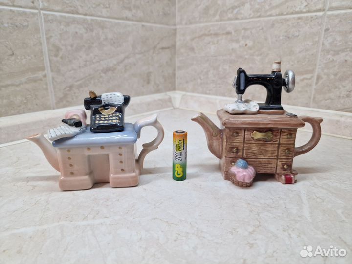 Коллекционные миниатюрные чайники