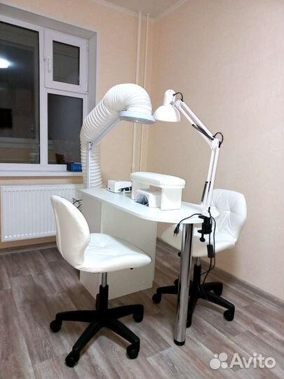 Маникюр, педикюр Ушакова 65