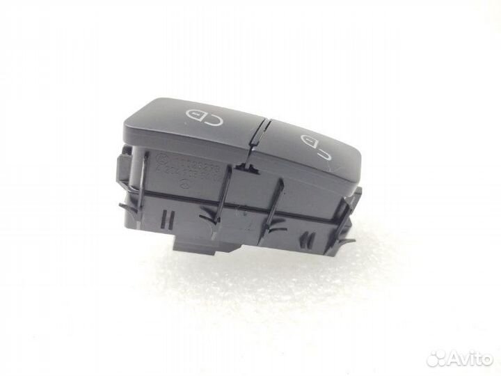 Кнопка центрального замка передняя левая