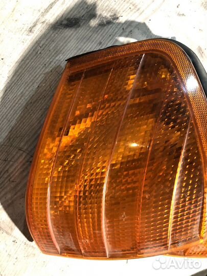 Указатель поворота Mercedes W202 передний правый