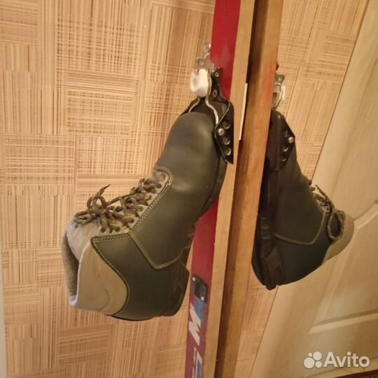 Лыжи и ботинки