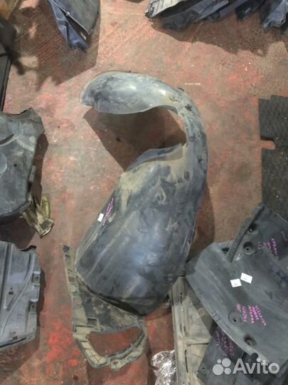 Подкрылок передний левый Peugeot 207