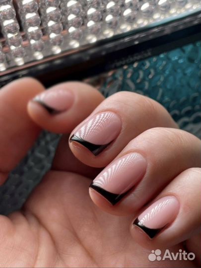 Маникюр педикюр