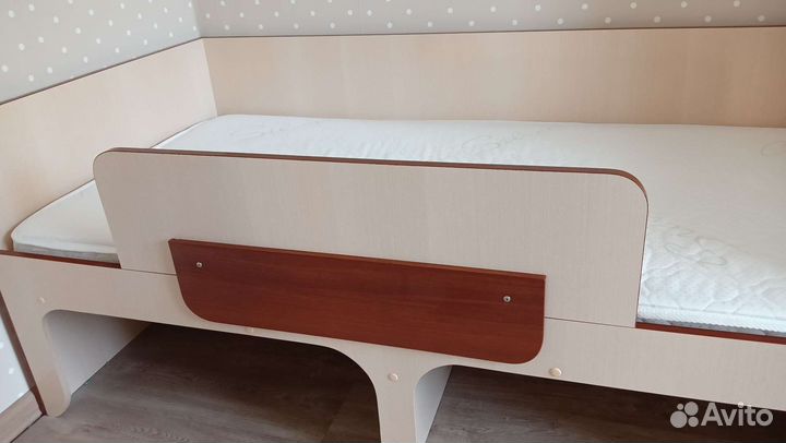 Кровать с матрасом 160*80 + комод