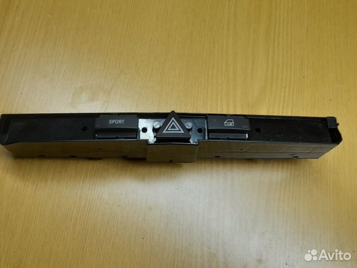 Кнопка аварийной сигнализации Opel Astra H