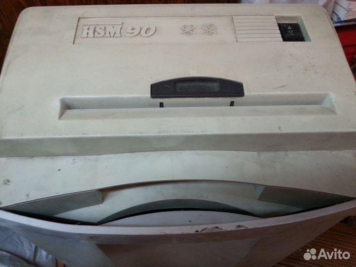 Уничтожитель бумаг шредер HSM 90