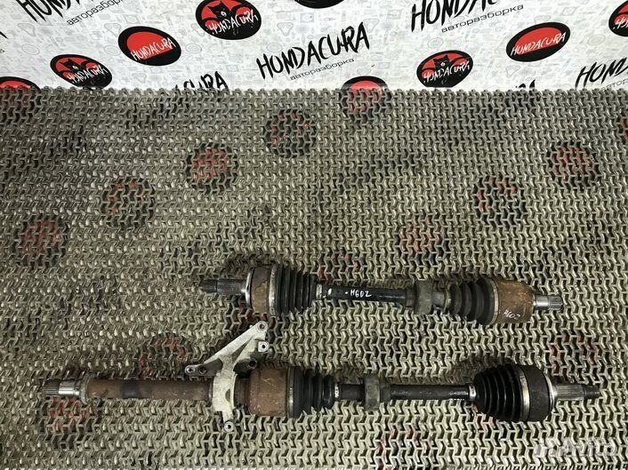 Полуось передняя левая (приводной вал, ШРУС) Honda Legend