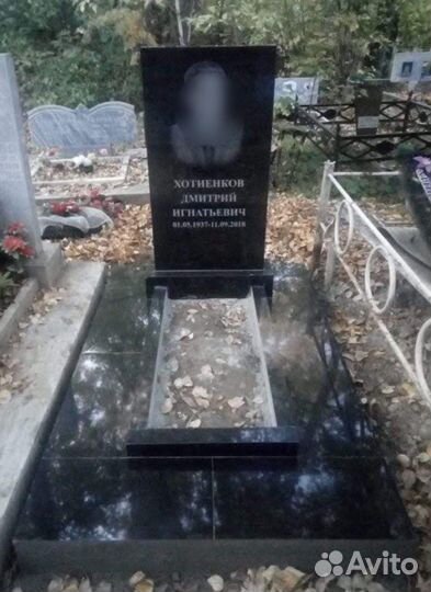 Памятник из черного гранита