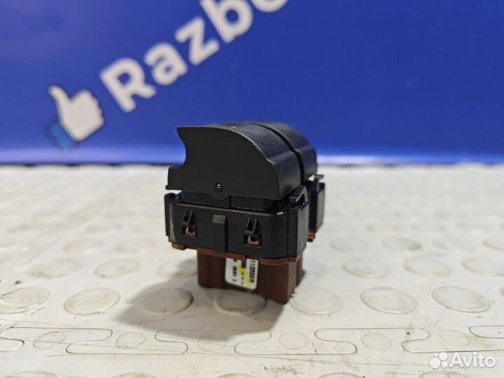 Кнопка стеклоподъемника Renault Arkana