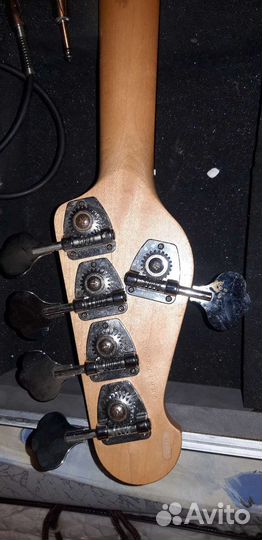 Yamaha 5-ти струнная басс-гитара и рок-кейс