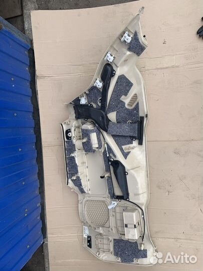 Облицовка заднего правого крыла Lexua 570