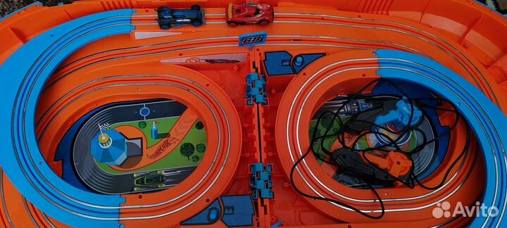 Набор с треком Hot Wheels 1:64 280см 83121