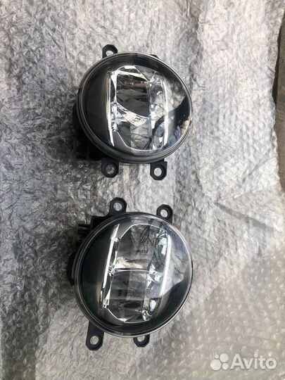 Противотуманки Led Toyota Voxy ZWR80-85 Koyo