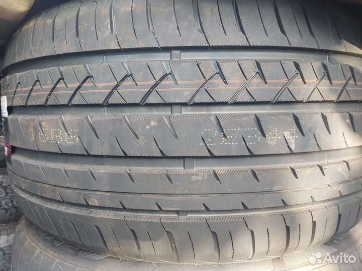 Arivo Ultra ARZ4 245/40 R19 и 275/35 R19 100Y