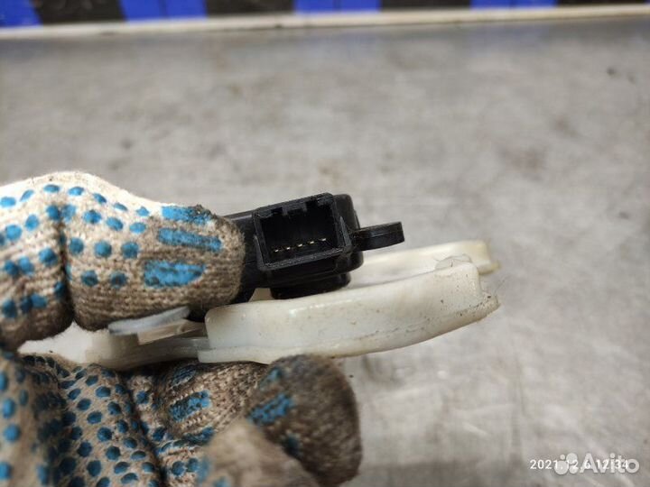 Моторчик заслонки отопителя Kia Ceed G4FC 2009