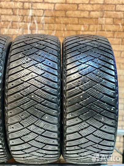 Goodyear Ultragrip Ice Arctic 215/55 R16