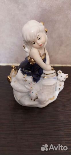 Статуэтки разных времен