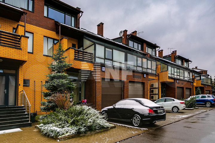 Таунхаус 350 м² на участке 2 сот.