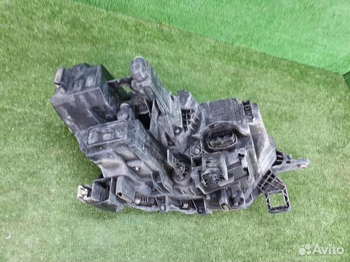 Фара левая Volkswagen Polo