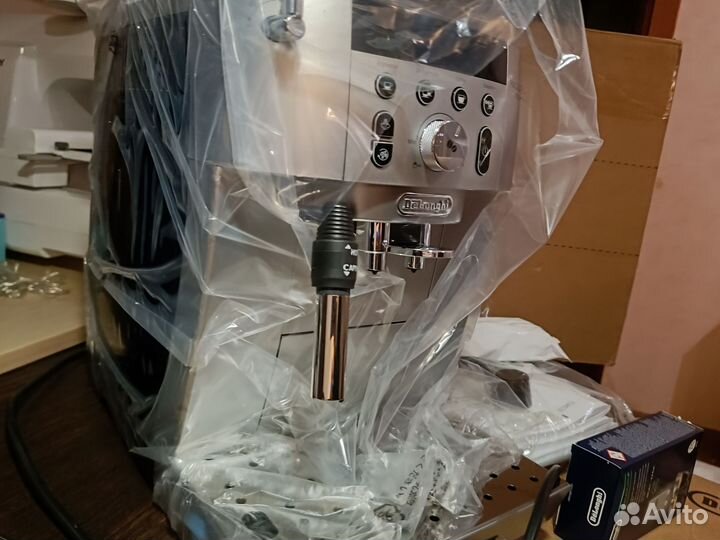 Кофемашина новая DE Longhi