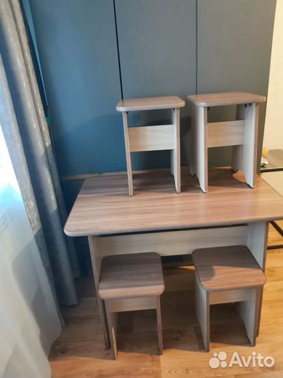 Кухонный стол и стулья комплект бу