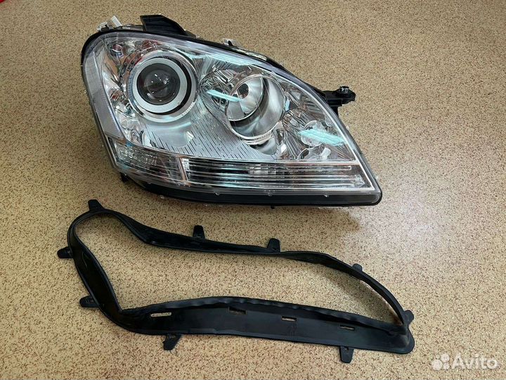 Уплотнитель фары передней ML w164 2005-2008г