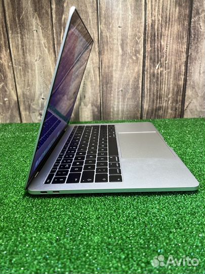 MacBook Pro 13 2016 8/256