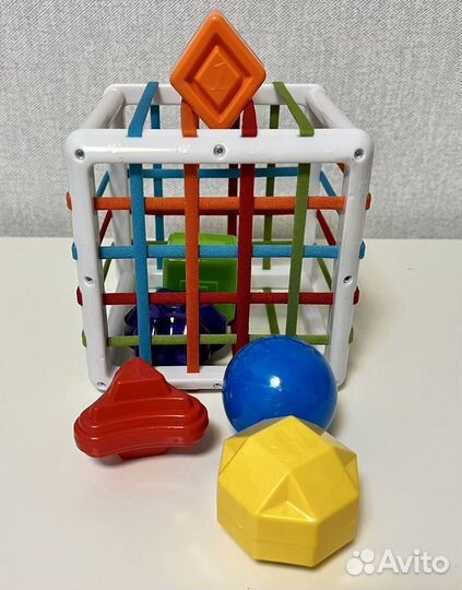 Развивающие игрушки. Куб сортер