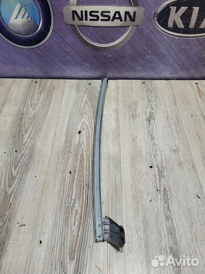 Направляющая стекла Nissan note E11 Лев