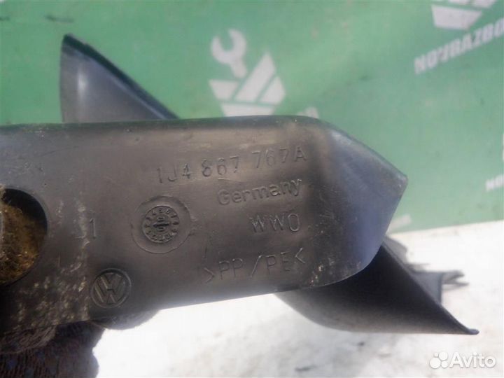 Обшивка стойки Фольксваген Гольф 4 Бора