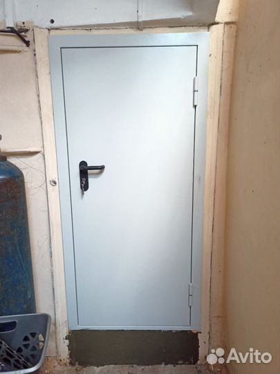 Установка металлических дверей