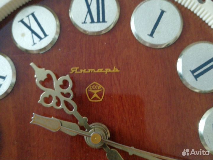 Часы янтарь